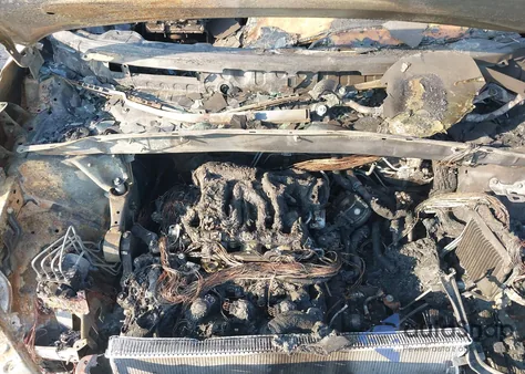 2019 Toyota Highlander Le Plus from USA, damaged, VIN 5TDZZRFH5KS357219